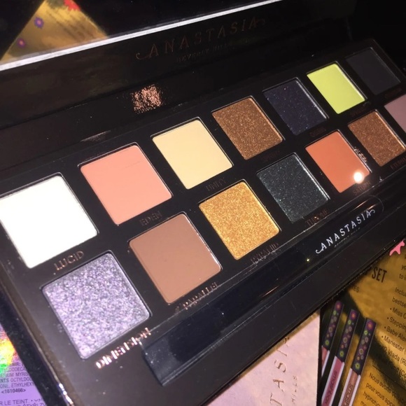 ANASTASIA BEVERLY HILLS PRISM PALLET - Picture 3 of 3